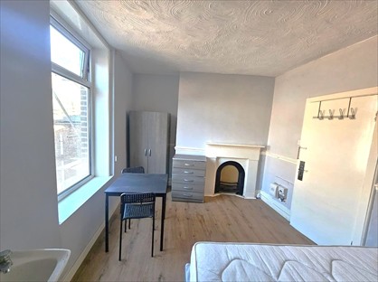 Room in a Shared House, Market Street, SK15