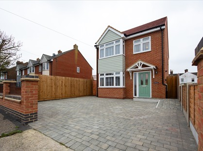 3 Bed Detached House, Kings Road, CO12