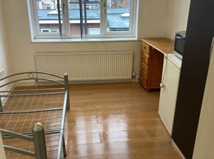 Room in a Shared Flat, Greenland Crescent, UB2