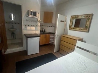 Room in a Shared Flat, Mill Hill Road, W3
