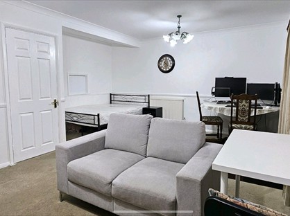 Studio Flat, Birch Close, RM7