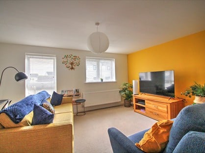 3 Bed Semi-Detached House, Leasingthorne Way, NE13