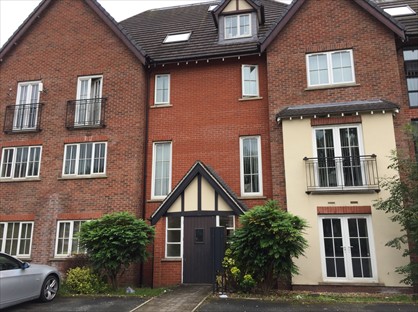 2 Bed Flat, Lyme Place, SK16