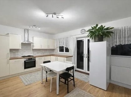 4 Bed Semi-Detached House, Deans Lane, HA8