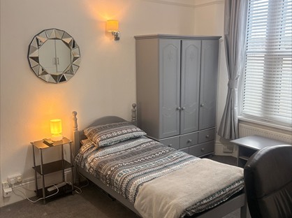 Room in a Shared House, St. Efrides Road, TQ2