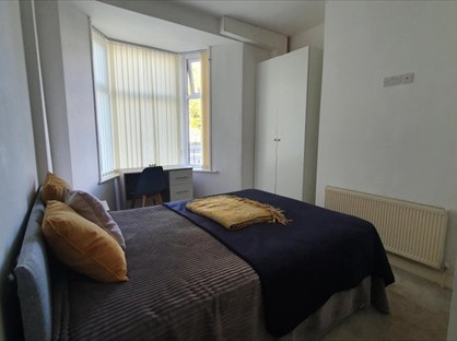 Room in a Shared House, Rochdale Old Road, BL9