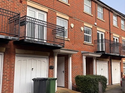 4 Bed Terraced House, Empire Walk, DA9