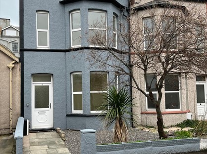 6 Bed Semi-Detached House, Victoria St, LL30