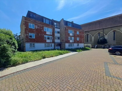 2 Bed Flat, St. Barnabas House, CR4