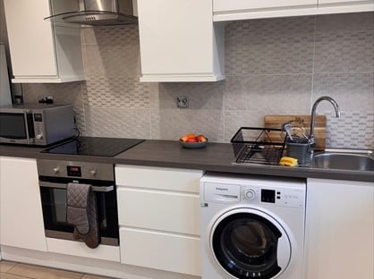 3 Bed Terraced House, Longlands Close, B38