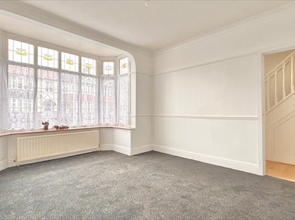 4 Bed Terraced House, Woodbridge Road, IG11