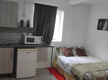 Room in a Shared House, Orchard House, WS10