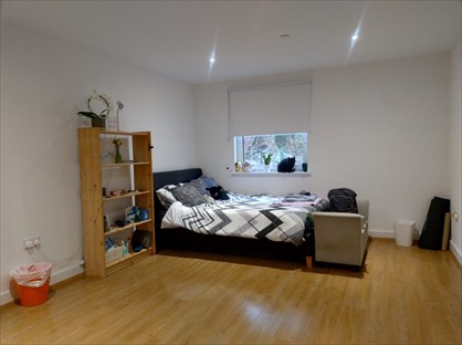 Room in a Shared Flat, Whyteleafe House, CR3