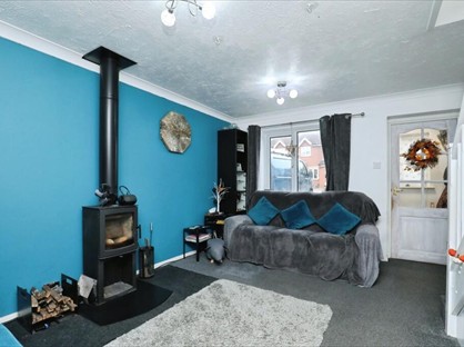 3 Bed End Terrace, Redfern Close, NR19