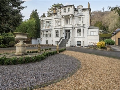 2 Bed Flat, Cleveland, RH2