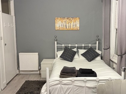 Studio Flat, Castletown Road, W14