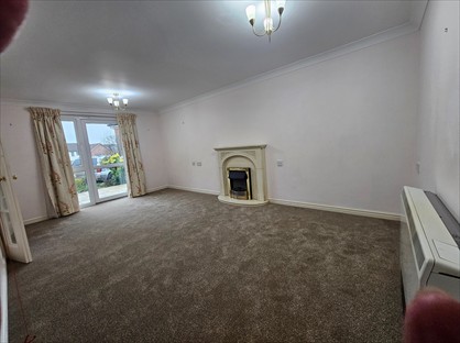 1 Bed Flat, Meadow Court, RH19