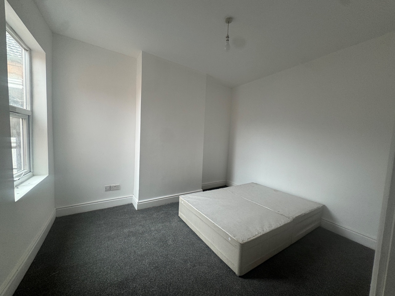 2 Bed Flat, Sparkhill, B11 photo 2