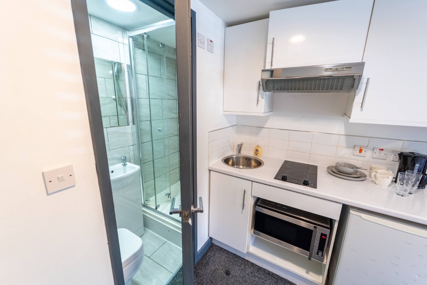 Studio Flat, Birmingham, B29 photo 3