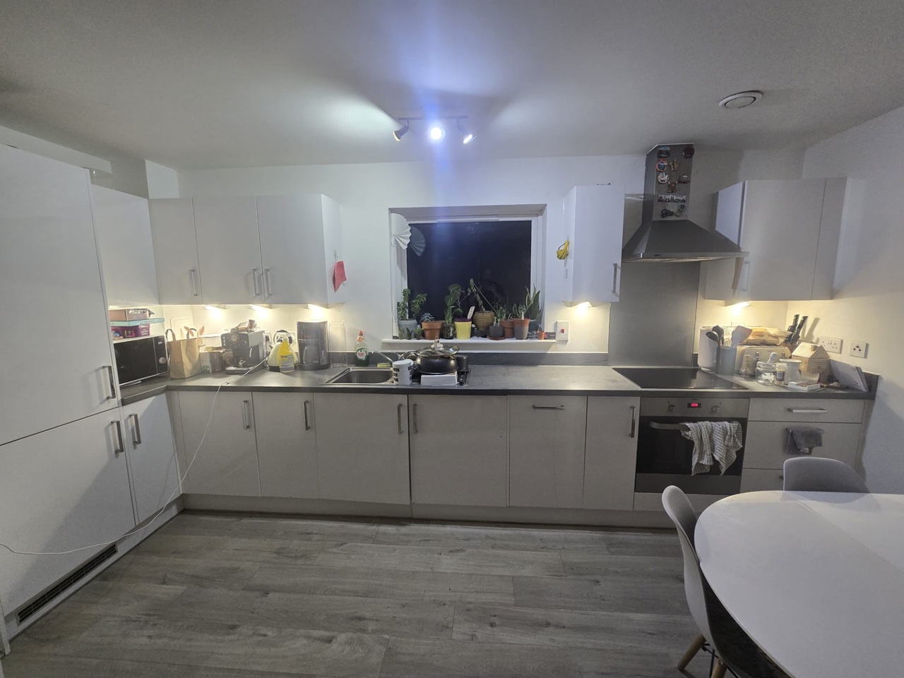 Hackbridge - 1 Bed Flat, Wigan Court, SM6 - To Rent Now for £1,495.00 p/m