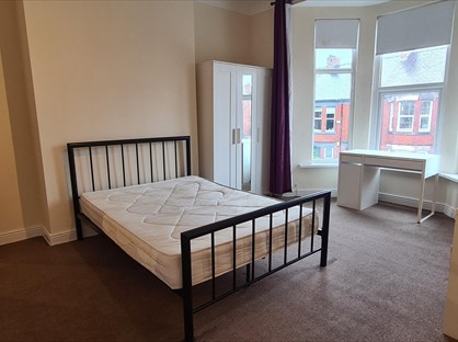 3 Bed Flat, Simonside Terrace, NE6