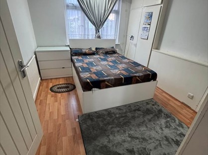 4 Bed Semi-Detached House, Cambridge Close, TW4