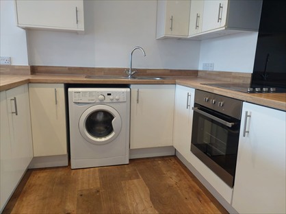 3 Bed End Terrace, Knight Terrace, LN5