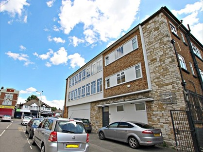 2 Bed Flat, Opal House, RM1