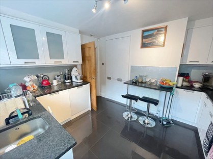 Room in a Shared Flat, Leyton Road, SW19