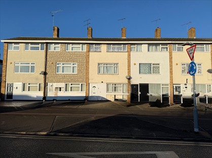 3 Bed Terraced House, Long Gages, SS14