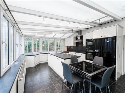 3 Bed Flat, Woodlands Drive, LS19