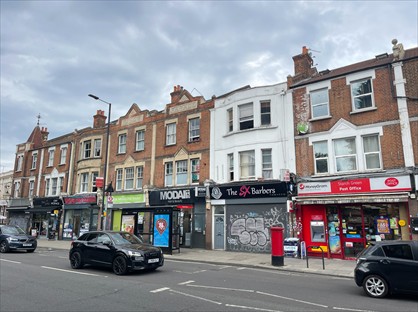Studio Flat, Askew Road, W12
