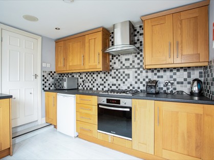 4 Bed Terraced House, Granville St, GL50