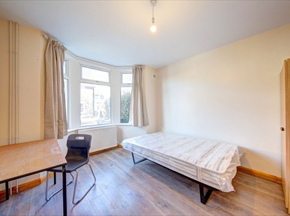 4 Bed Semi-Detached House, Villiers Road, KT1