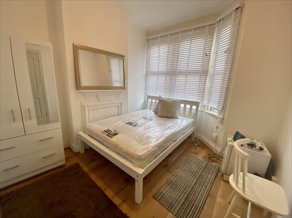 Room in a Shared House, Durnsford Road, SW19