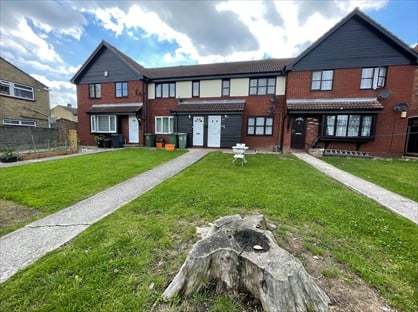 1 Bed Maisonette, Firs Court, SS16