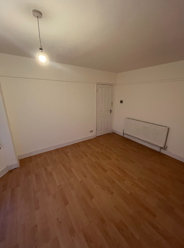 3 Bed Detached House, Wyvern Avenue, LE4, N1 7GU