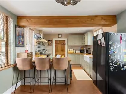 5 Bed Detached House, Burnby Lane, YO42