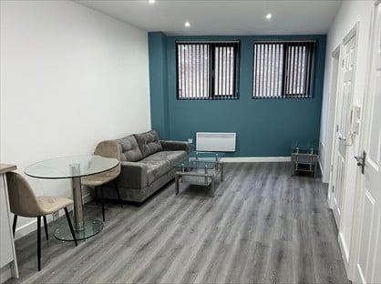 2 Bed Flat, Chestergate, SK1