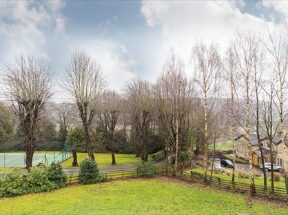 3 Bed Flat, Woodlands Drive, LS19