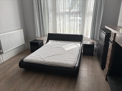 Room in a Shared House, Kingswood Road, IG3
