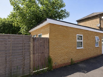 Studio Flat, Cross Lances Road, TW3