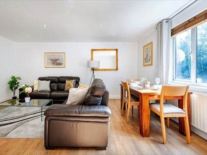 2 Bed Flat, Farm House Court, NW7