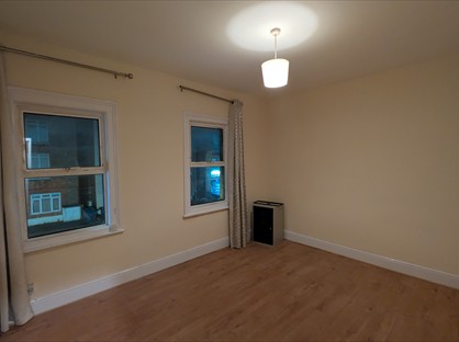 1 Bed Flat, High St Colliers Wood, SW19