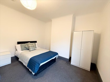 Room in a Shared House, Wall St, S70