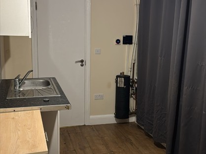 Bedsit, North Circular Road, NW2