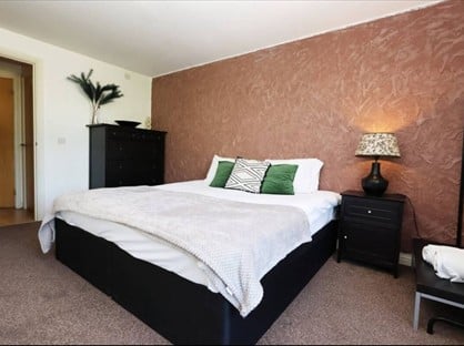 1 Bed Flat, Vellacott Close, CF10