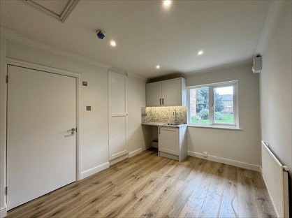 Studio Flat, Creswick Road, W3