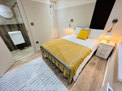 Room in a Shared House, Kingston Road, SW20