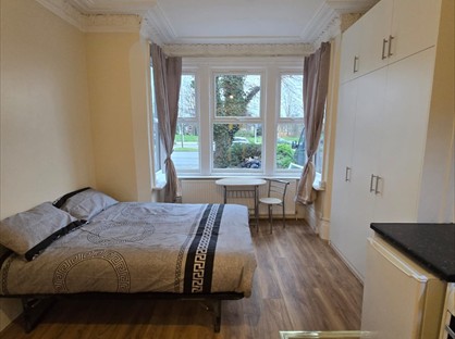 Studio Flat, Bowes Road, N13
